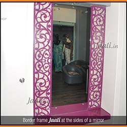 Border frame Jaali at the sides of a mirror copy